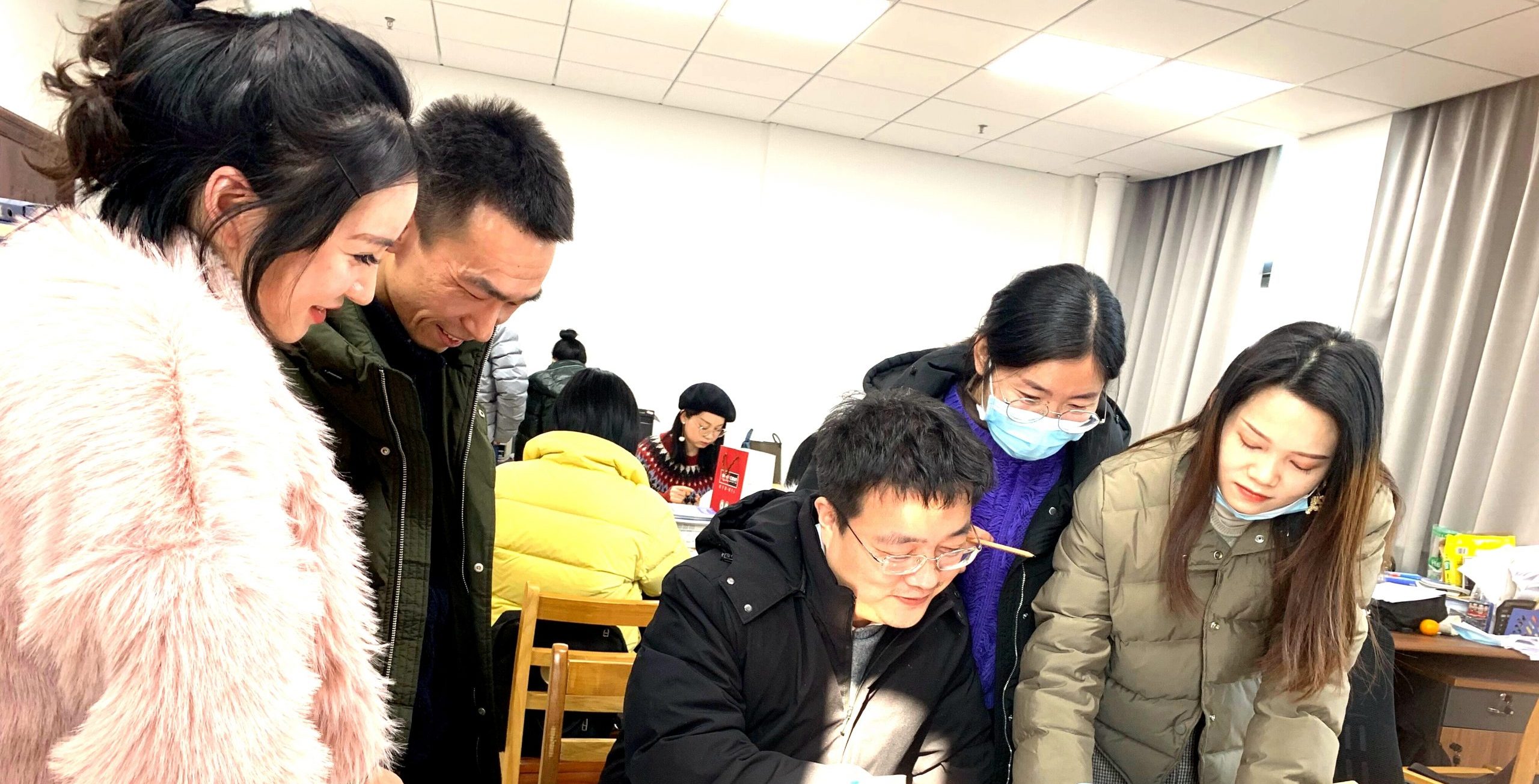 凝心聚力，砥砺奋进—人文学院大学英语教研室集体阅卷