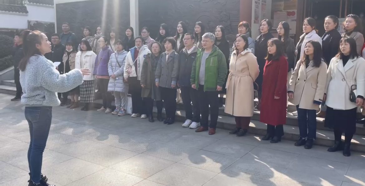 人文学院开展12月党日活动