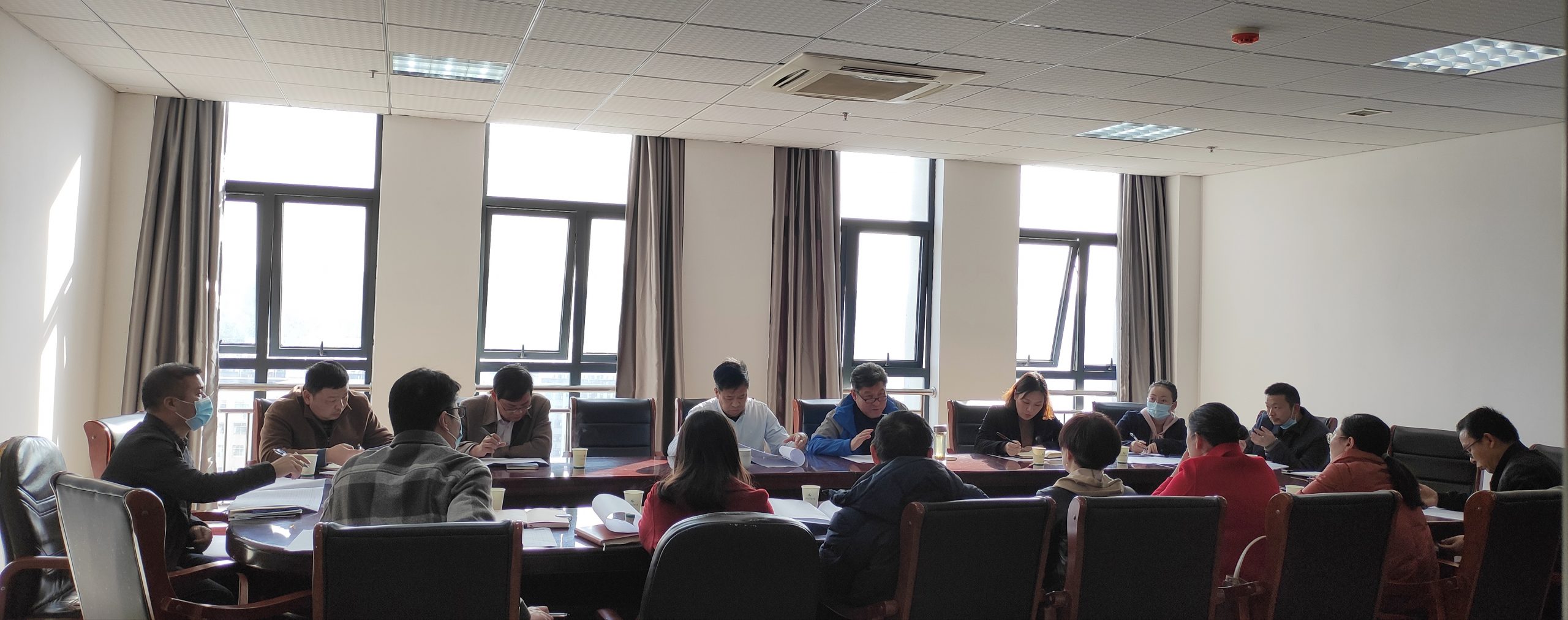 我校召开实验室建设推进会