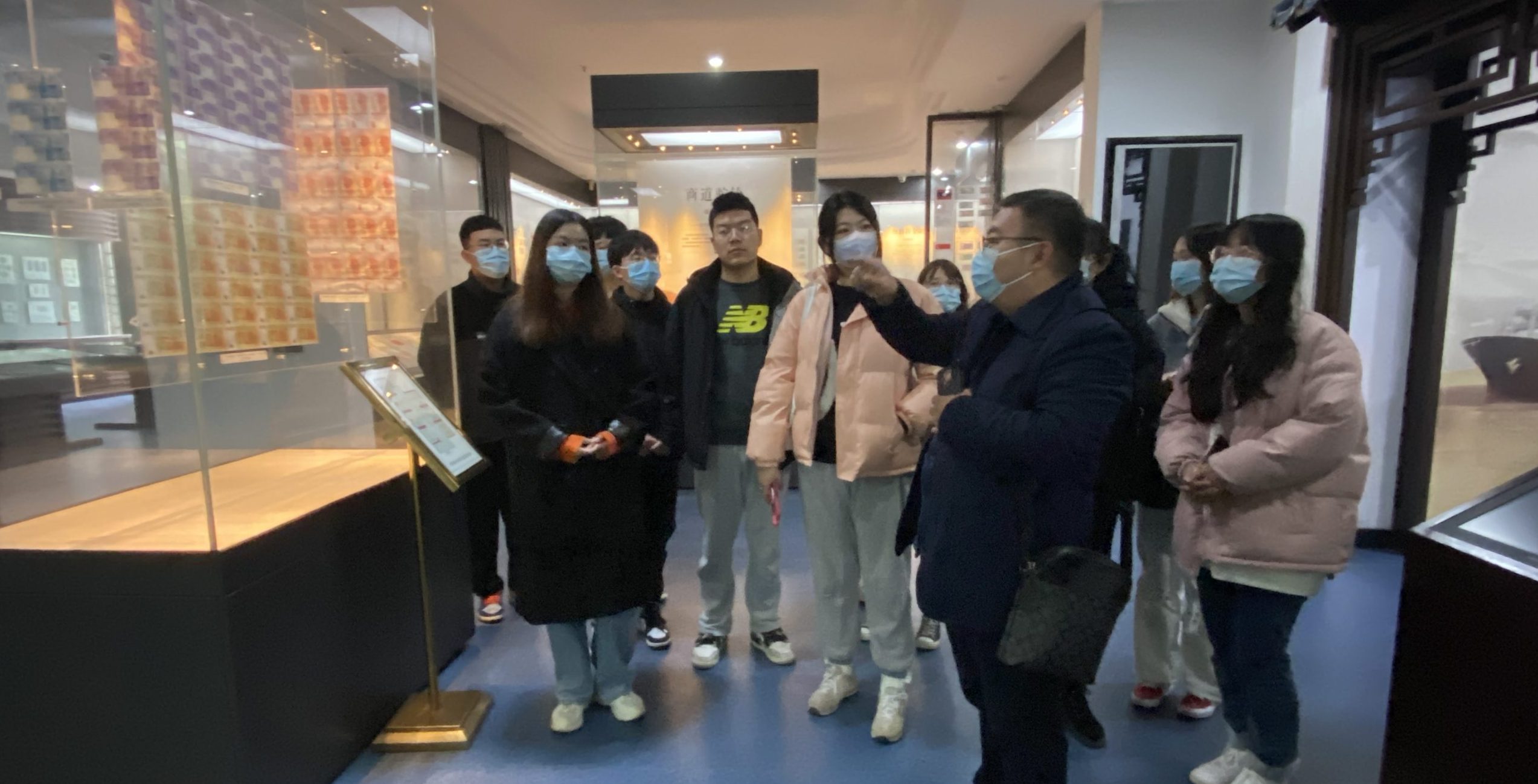 武汉工程科技学院经管学子参观中国货币金融历史博物馆