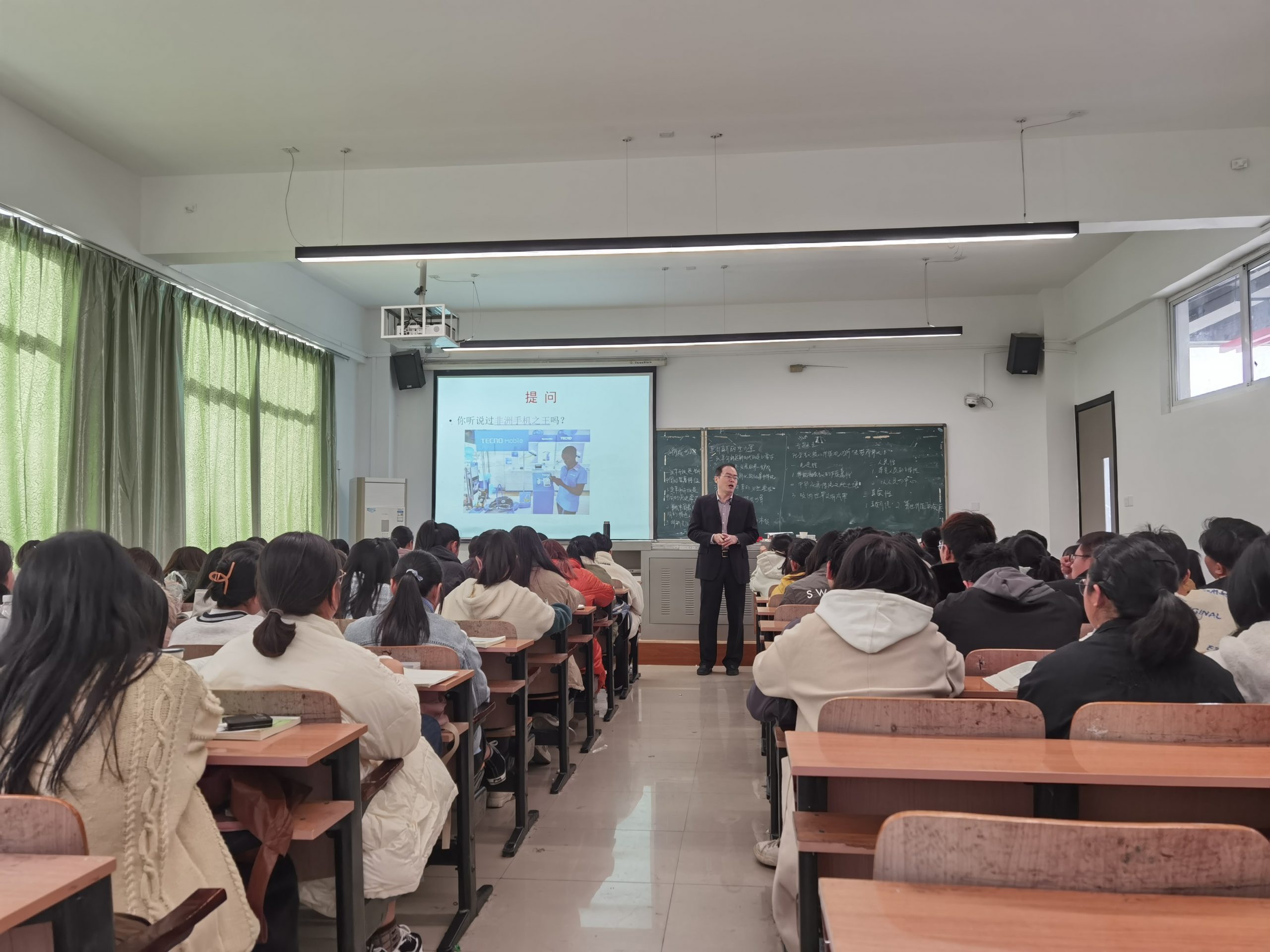 名师示范引领，共促教学质量 ——马克思主义学院走进名师示范课堂