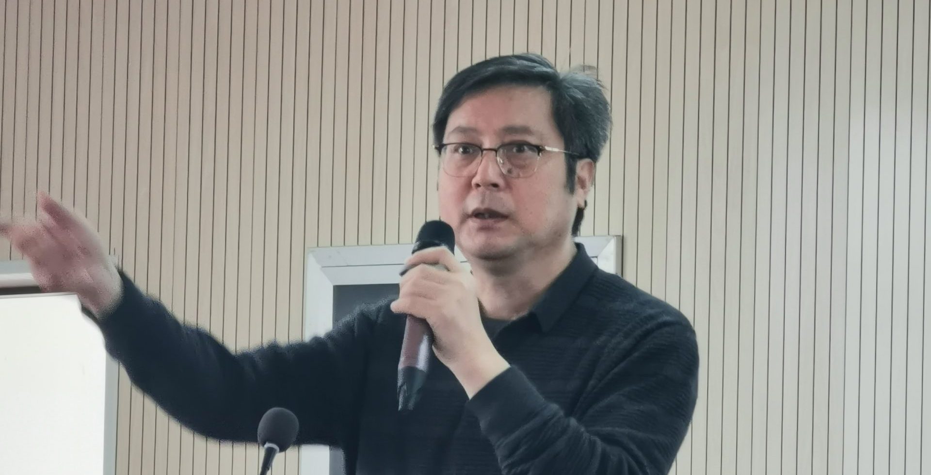 人文学院院长简介
