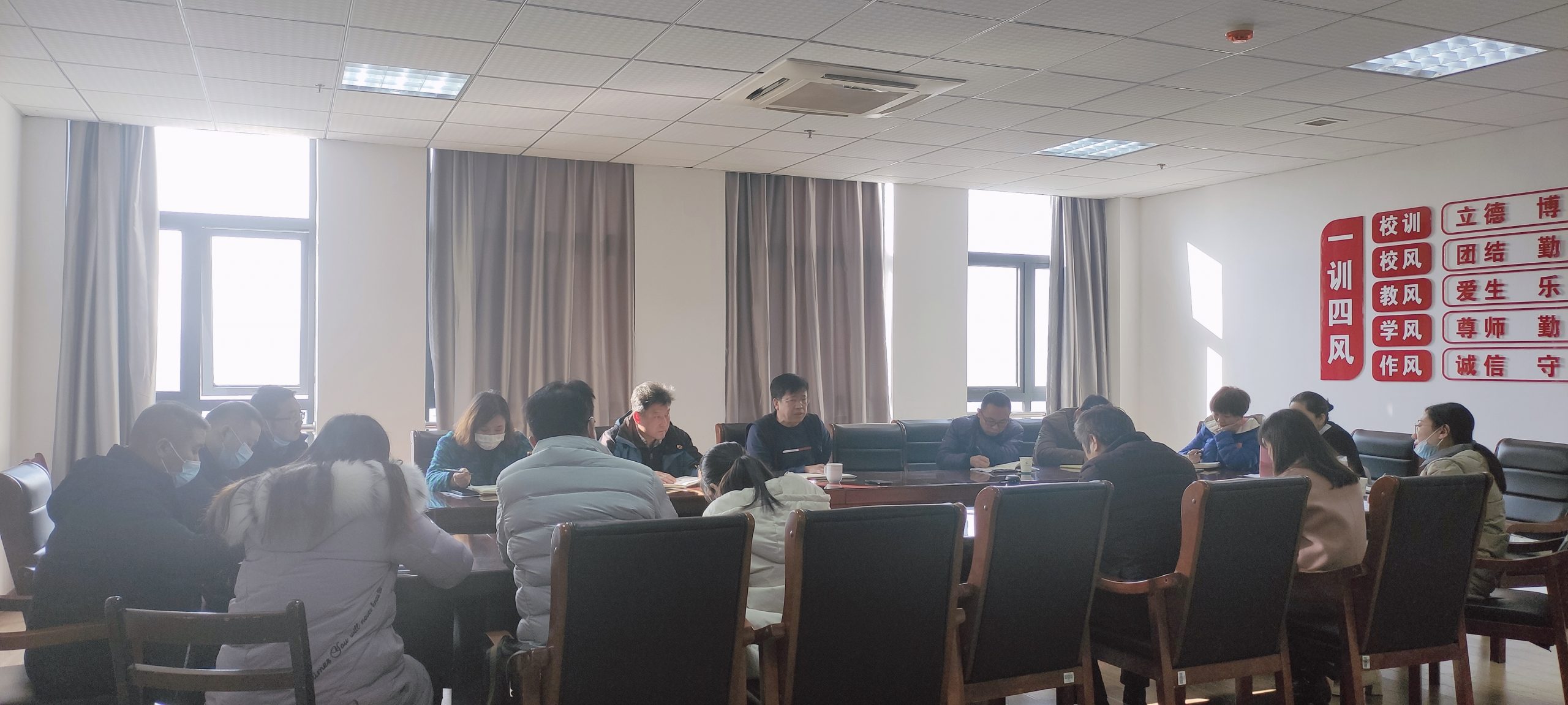 武汉工程科技学院召开实验室建设推进会