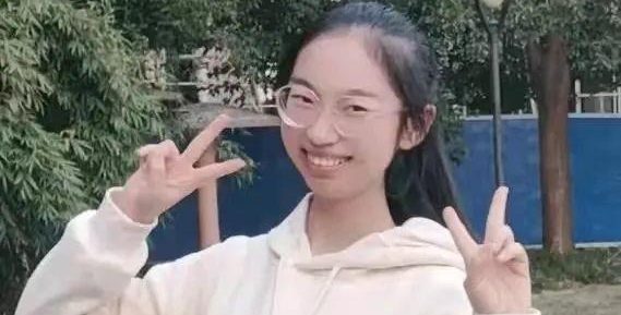 对话国家奖学金获得者 | 苏佳佳：活在当下，看向未来