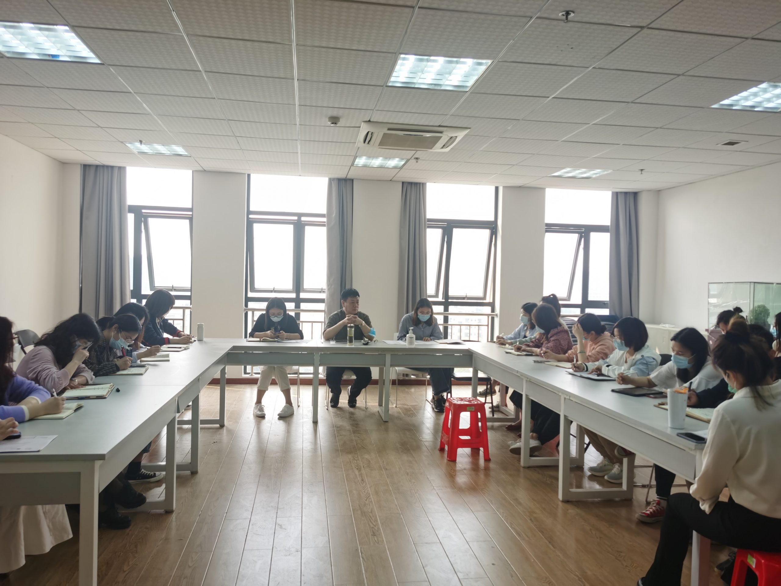 信息工程学院召开疫情防控专题学习会议