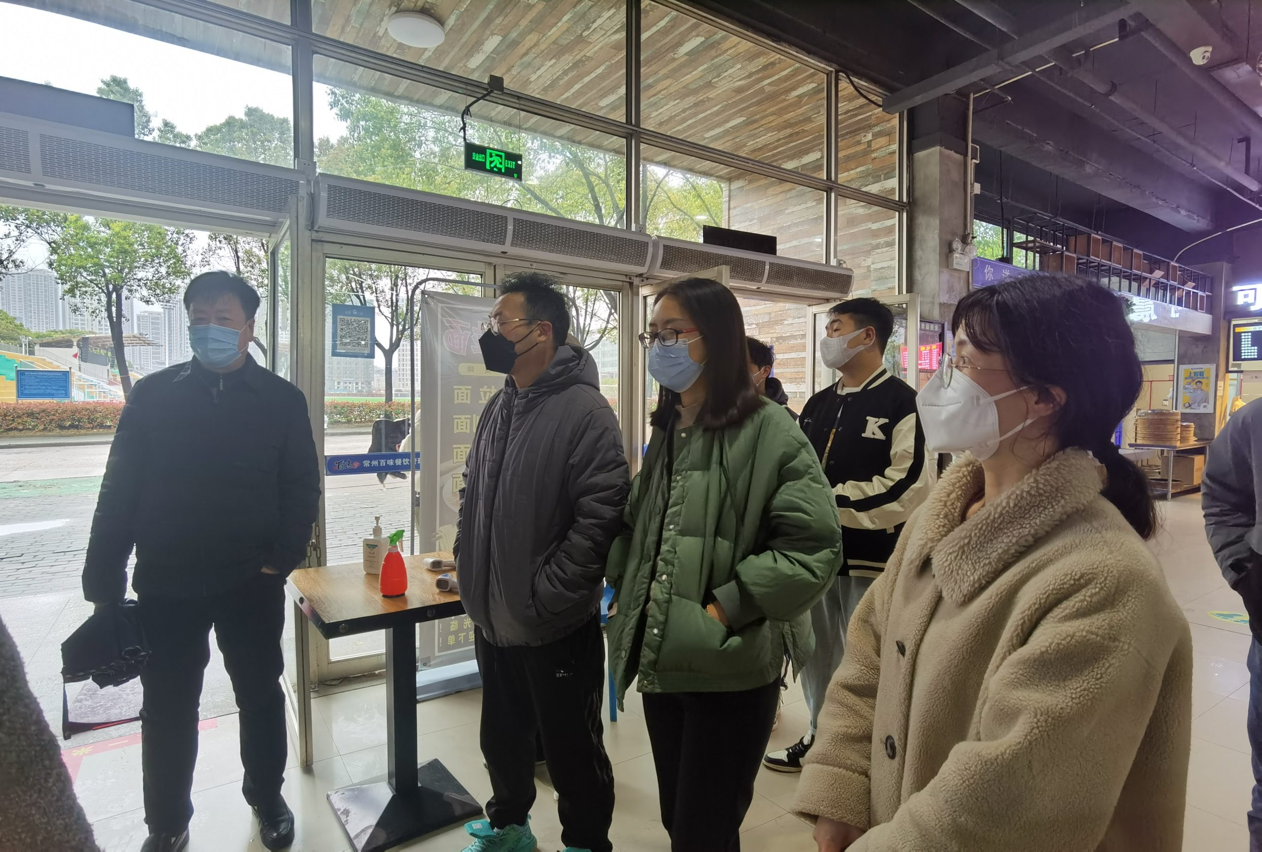 信息工程学院新人辅导员主动请缨返回一线