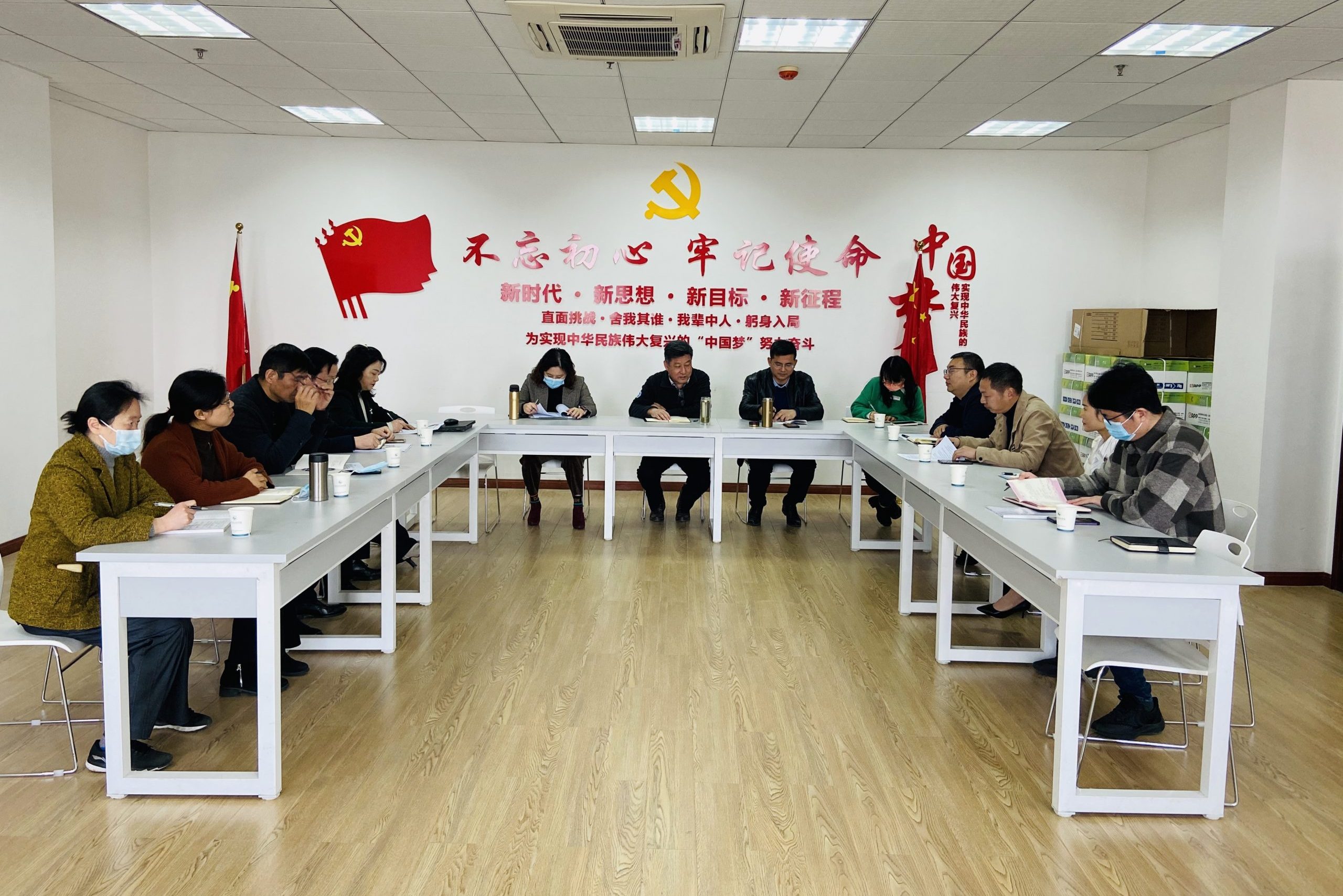 学校召开专业建设座谈会，提高专业建设水平