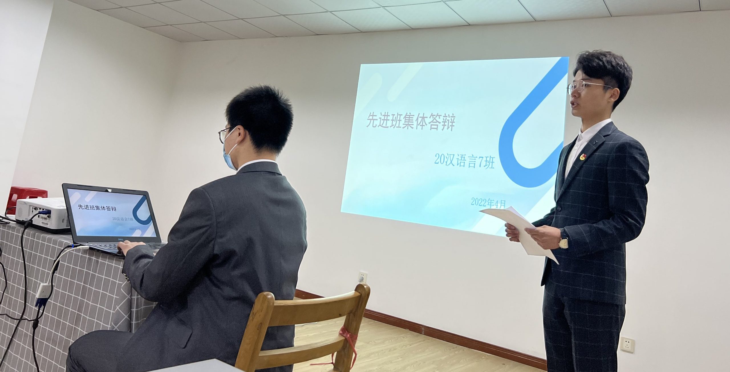 建设和谐校园 营造优良班风  武汉工程科技学院人文学院开展校级院级优秀班集体答辩