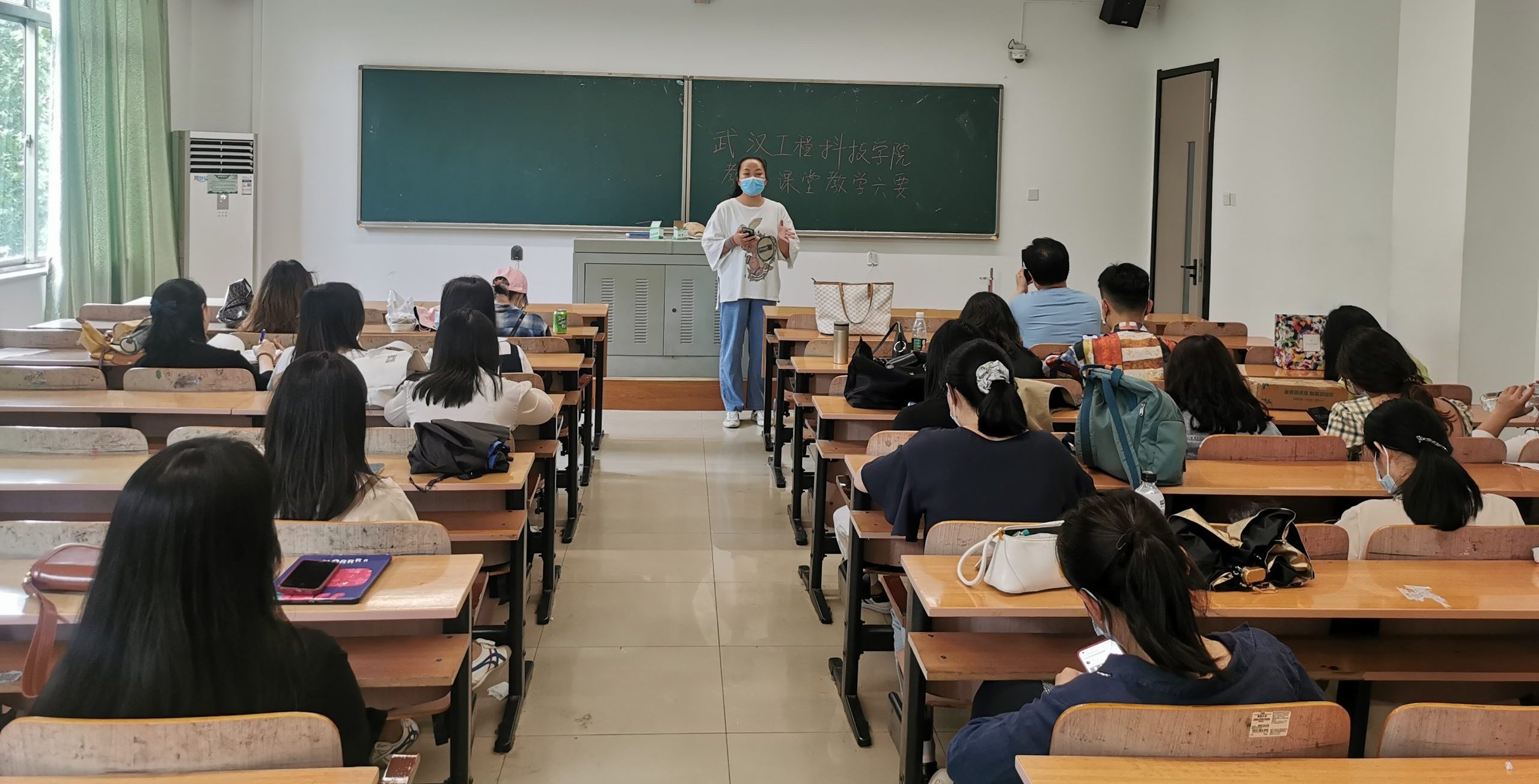 英语系开展“教师课堂教学六要”主题例会