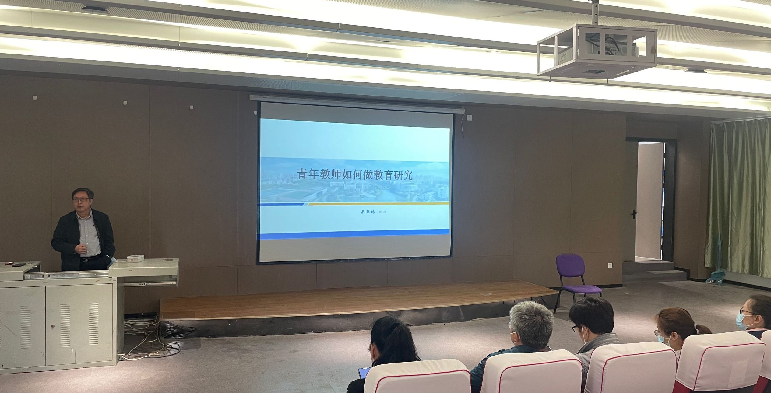 人文学院召开“科研项目申报经验交流会”