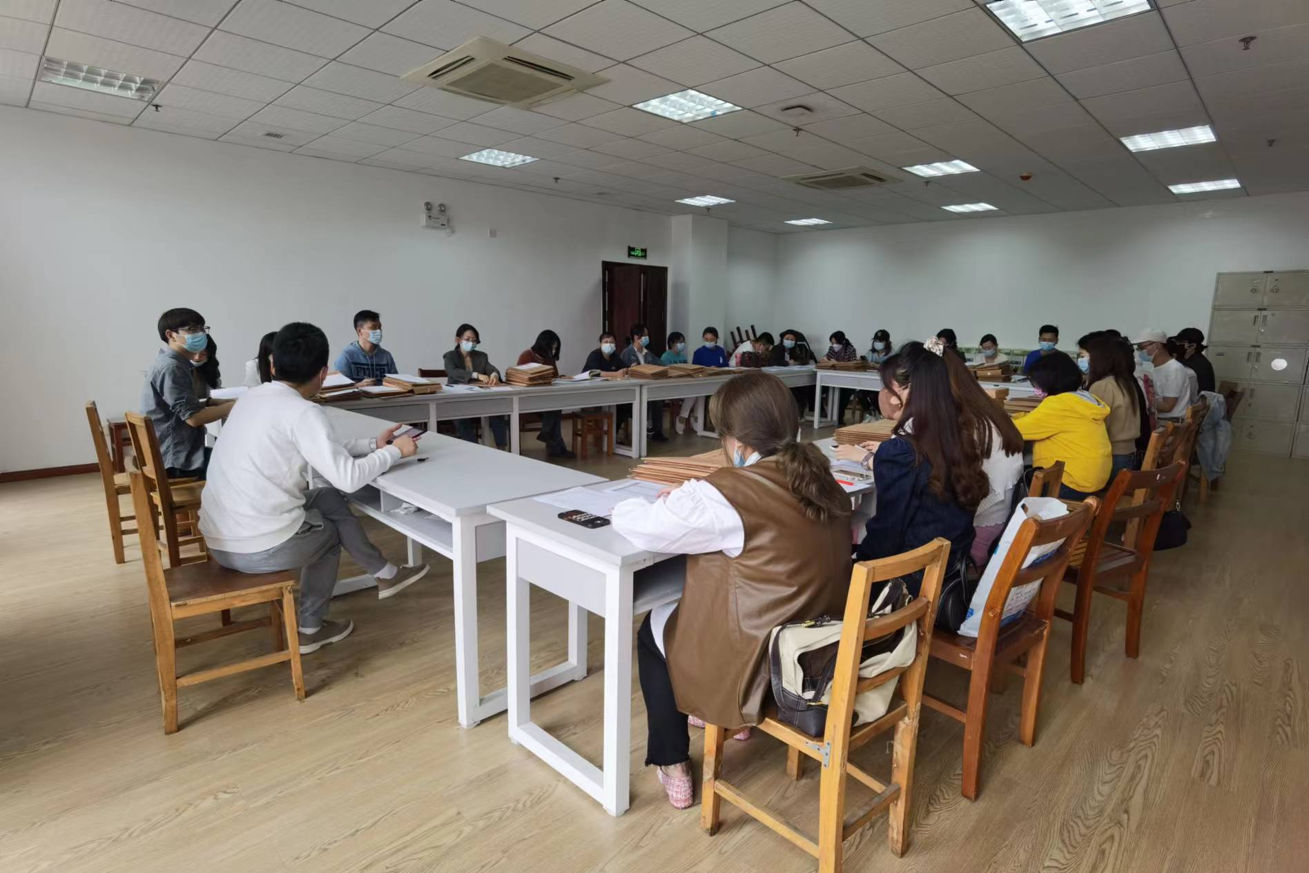 艺术与传媒学院开展毕业设计（论文）中期检查工作