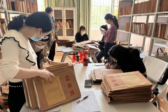 人文学院规范档案整理，完成材料归档