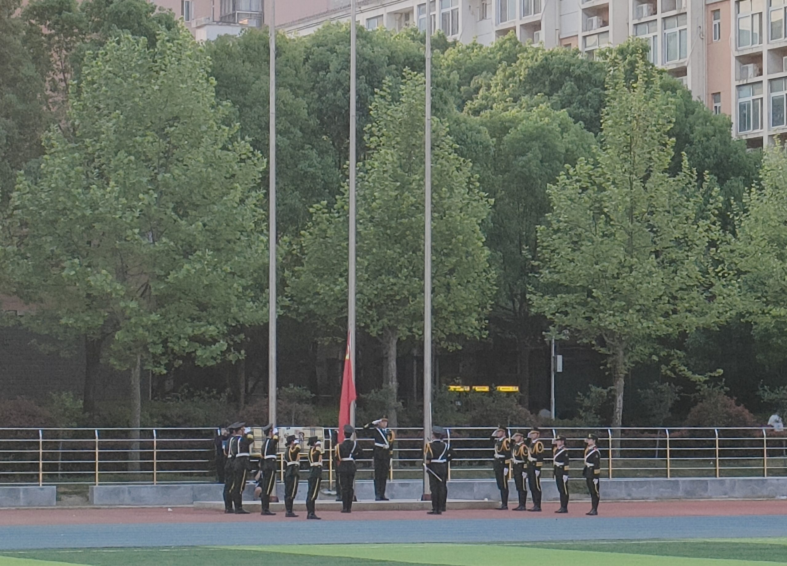 信息工程学院举行新学期第一次升国旗仪式