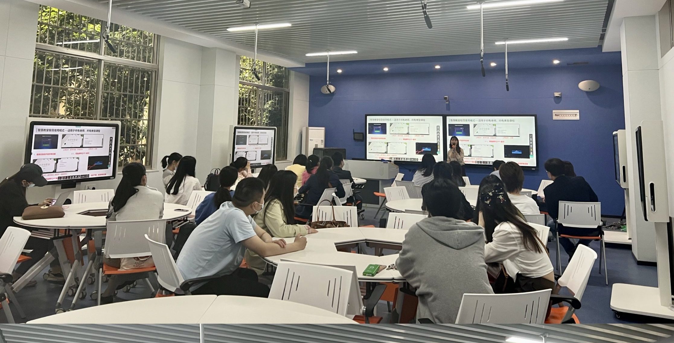 武汉工程科技学院组织召开智慧教室使用专题培训会