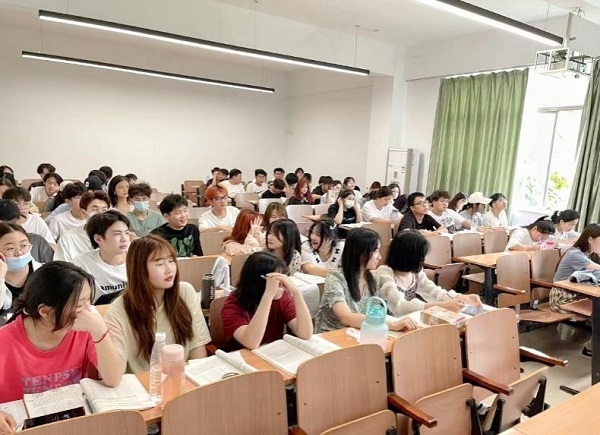 观影人生，快乐成长|经管学院成功开展五月心理健康主题观影活动