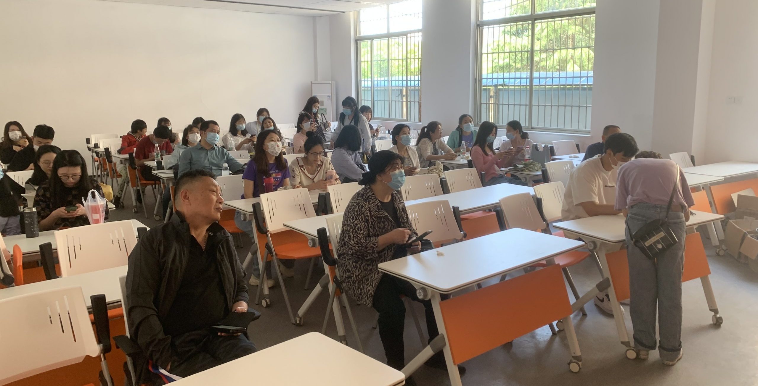 人文学院开展智慧教室培训