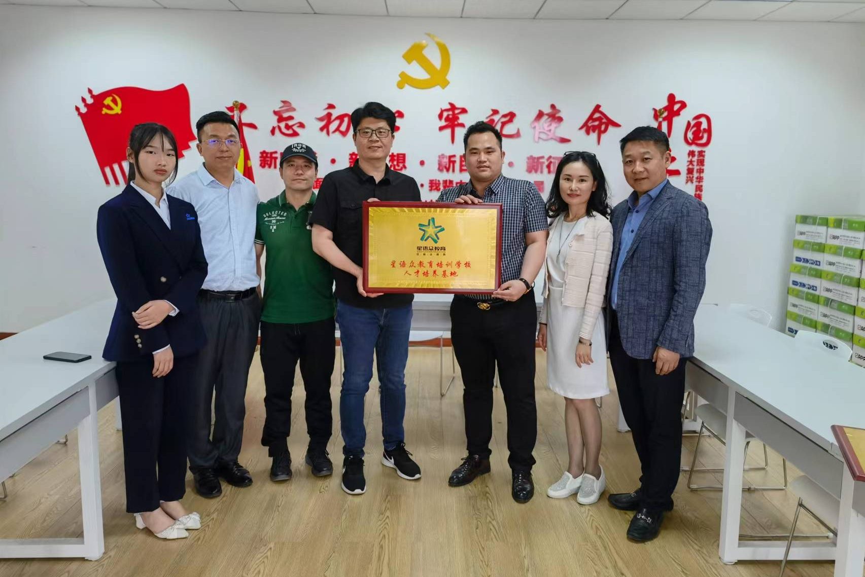 深化我校产学研融合，增加学生高质量就业—— 武汉工程科技学院与星语众教育集团共同建立产学研实习基地