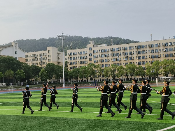 致敬国旗 齐心抗疫——经济与管理学院举行升旗仪式
