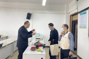 我校开展教师课堂“五带”检查工作
