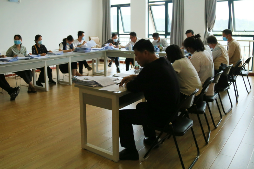 信息工程学院迎接学校2022届毕业设计（论文）中期检查工作