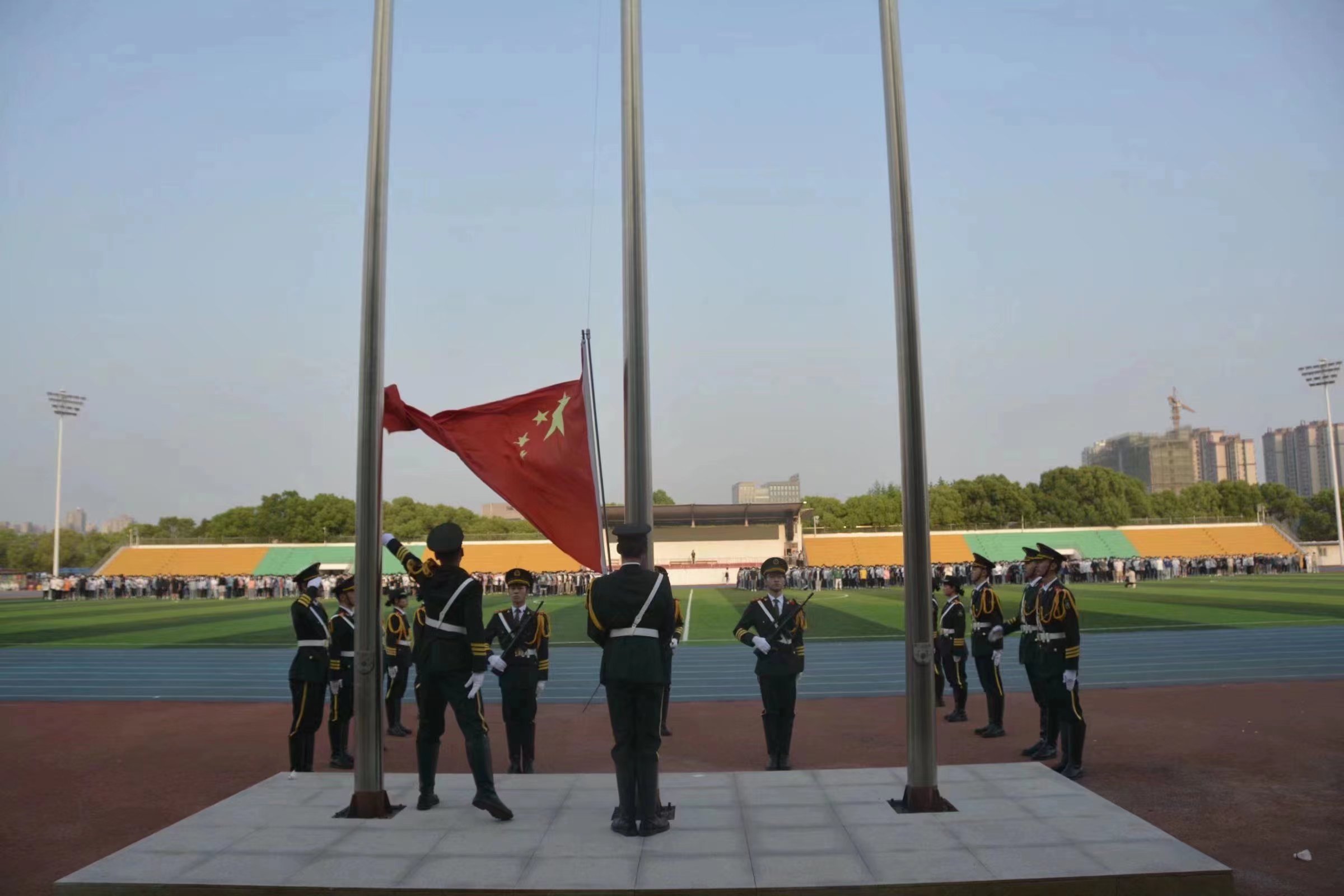 信息工程学院举行升旗仪式