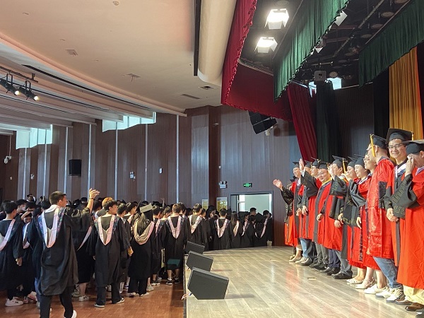 经济与管理学院2022届本科生毕业典礼暨学位授予仪式成功举行