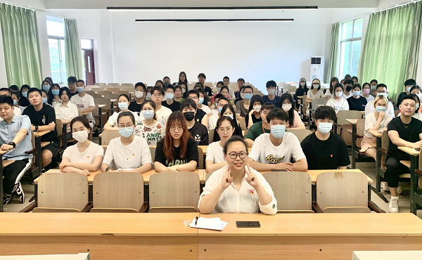 “守初心，担使命” ——经济与管理学院党总支开展毕业生临别党课活动