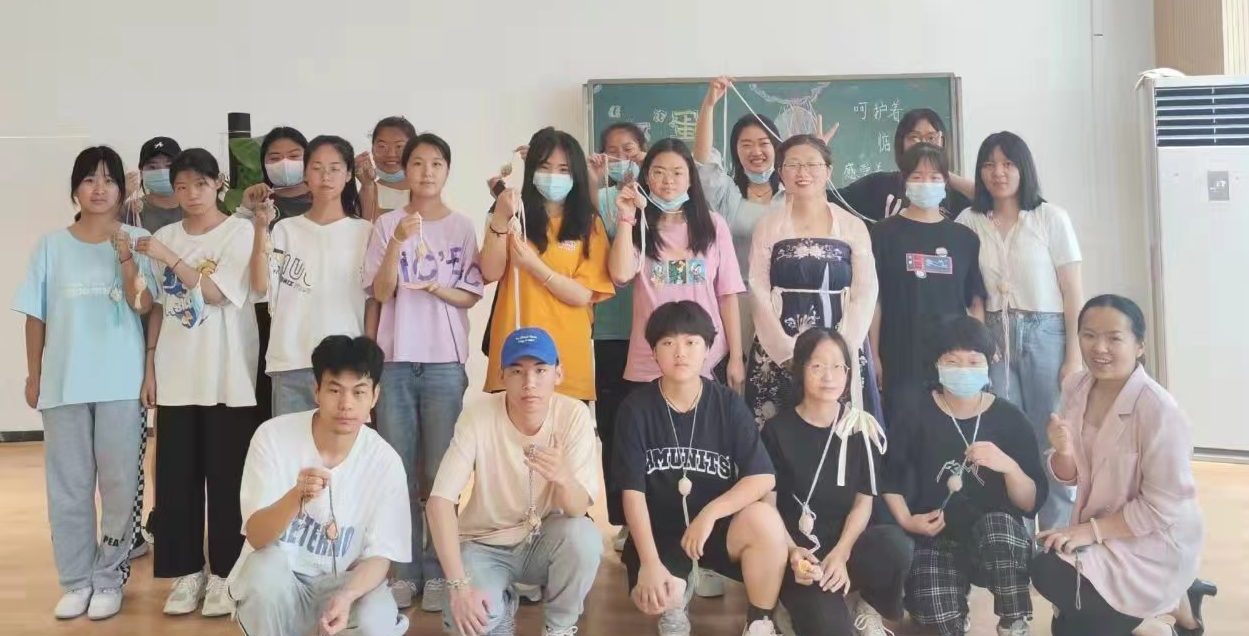 集体编蛋袋，武工院的端午节还可以这样过