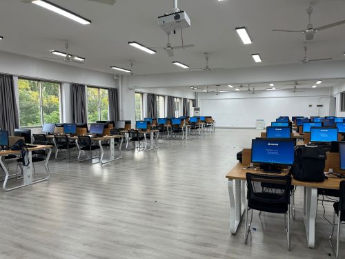 防疫期间不停工！ ——经管学院实验中心加紧建设