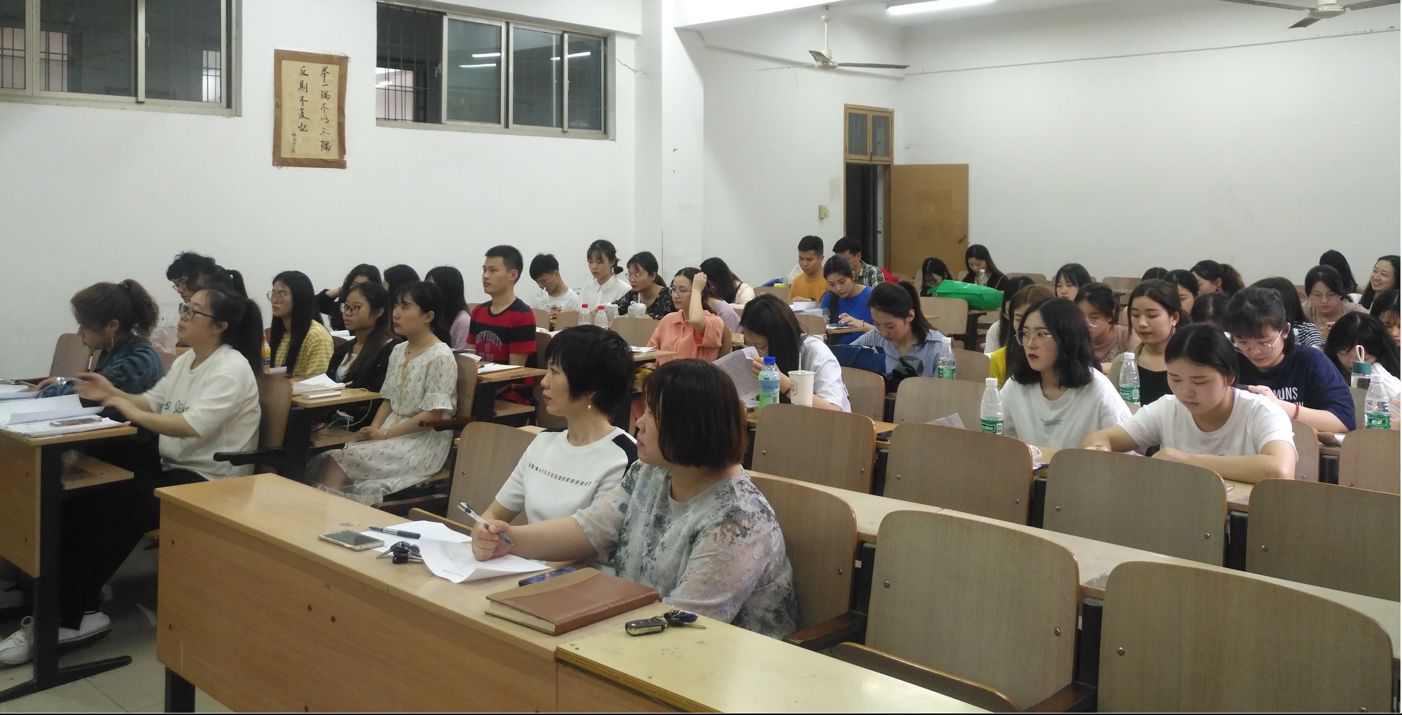 人文学院学生党支部顺利开展党员发展大会