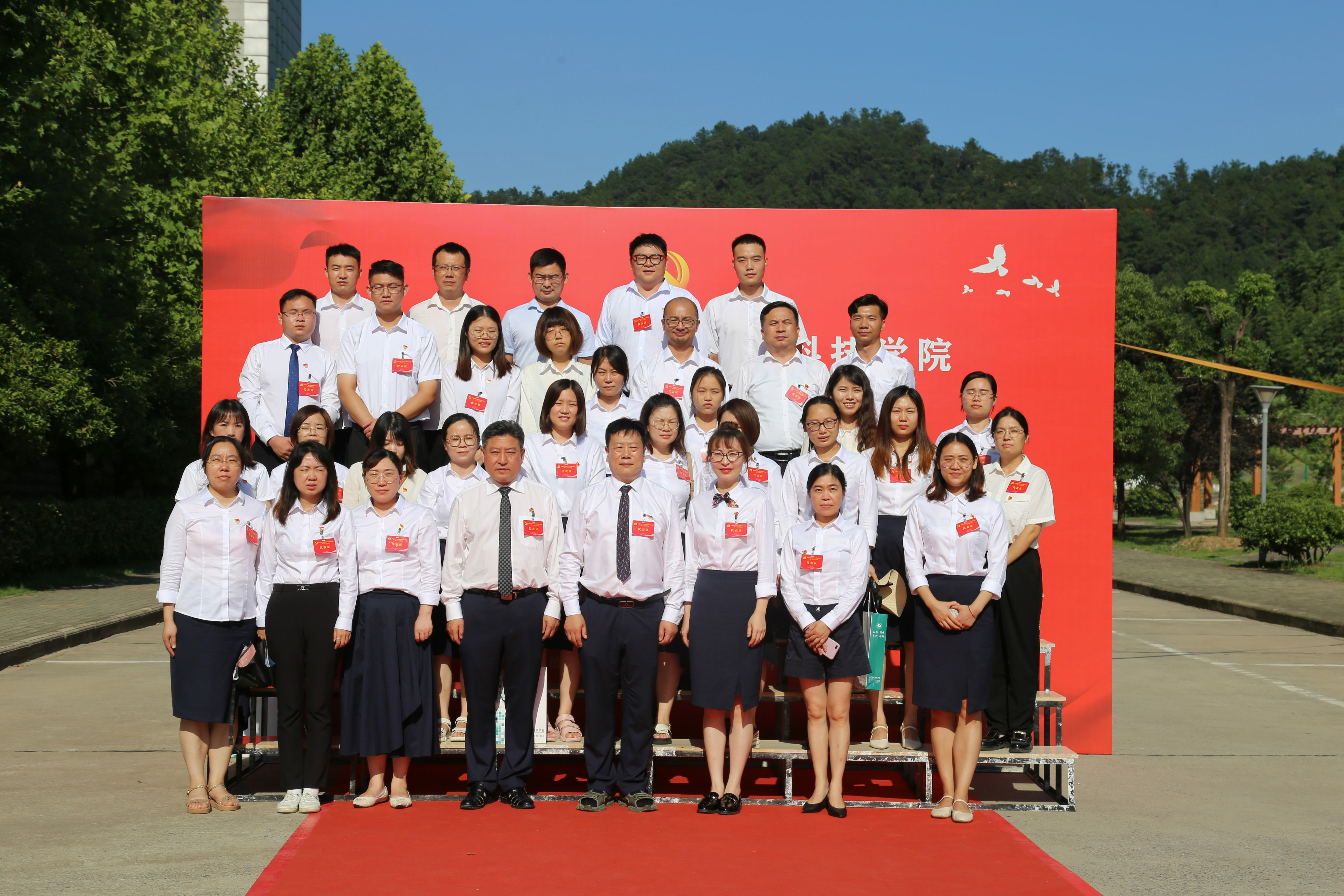 信息工程学院作为第一代表团参加中国共产党武汉工程科技学院第一次党代会