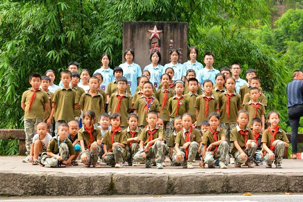 “重温红色经典，朗诵红色之歌” ——经管学院“暑期三下乡”蒲公英赤心支教团队红色朗读者活动