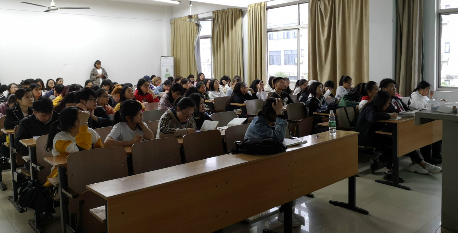 党员的条件、权利和义务 ——人文学院第二次党课培训