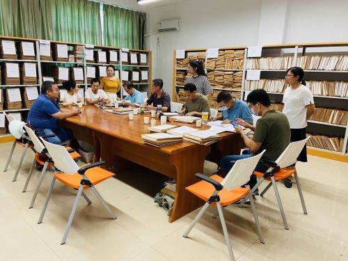 经济与管理学院迎接教学质量管理中心教学资料检查工作