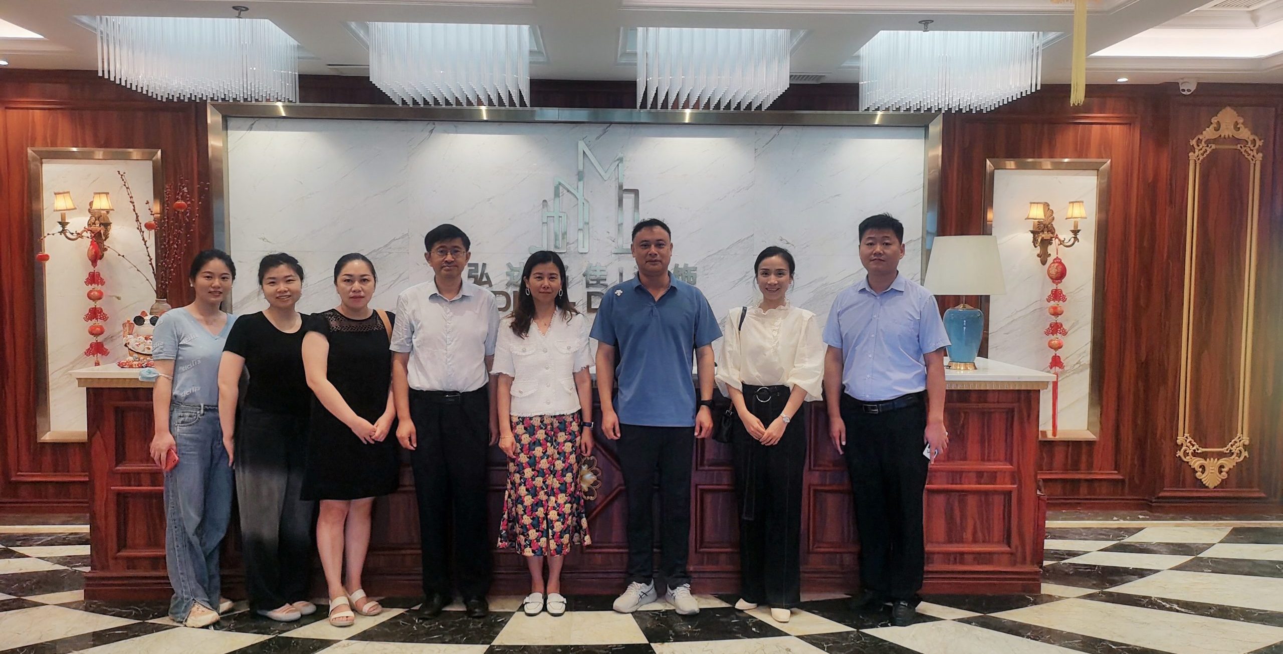 校领导走访慰问艺术与传媒学院在企挂职锻炼教师