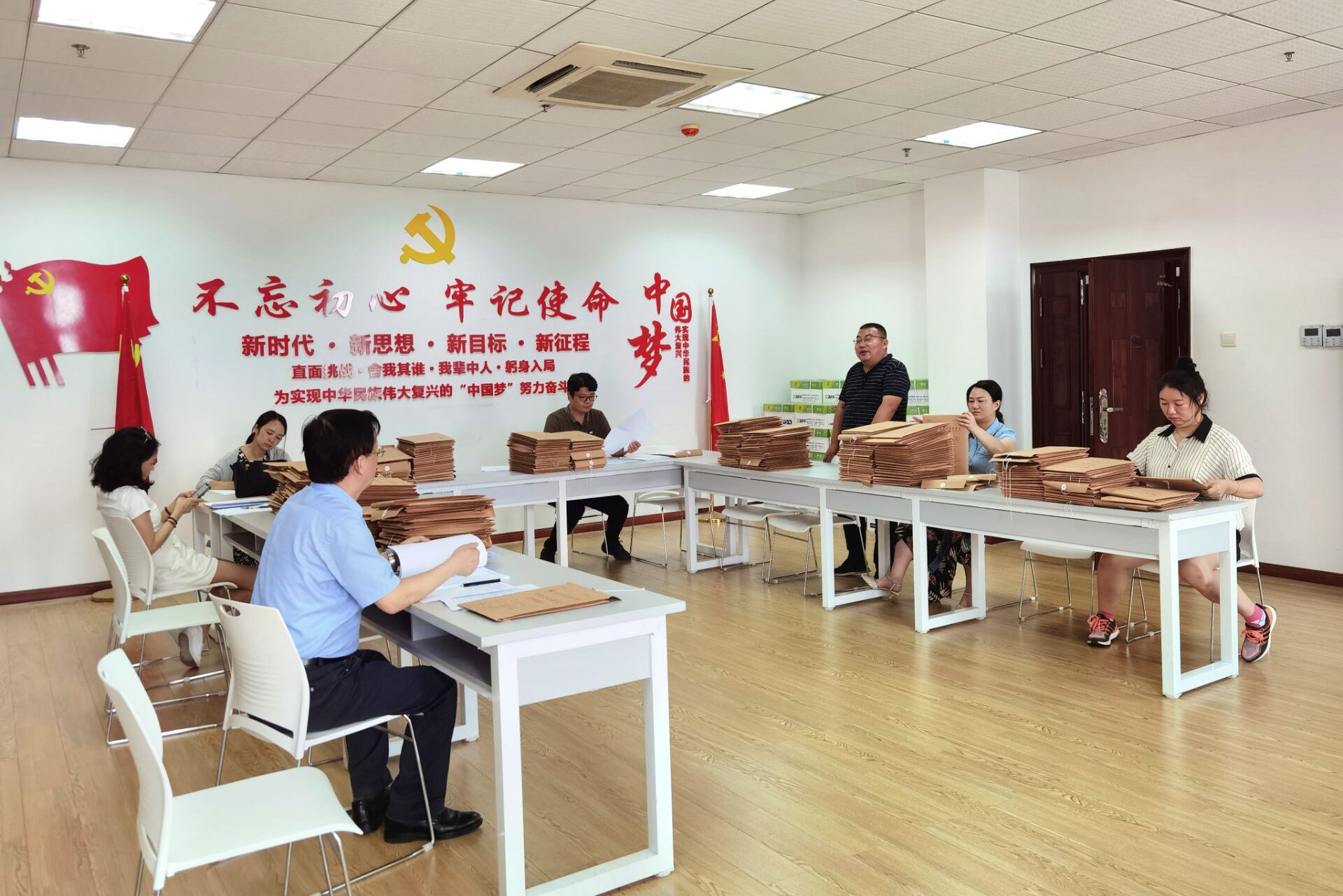 经管学院两次开展针对2022届本科毕业设计（论文）的专项检查