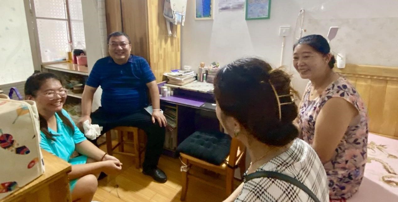 暑期家访传情谊 让思政工作更有温度与深度