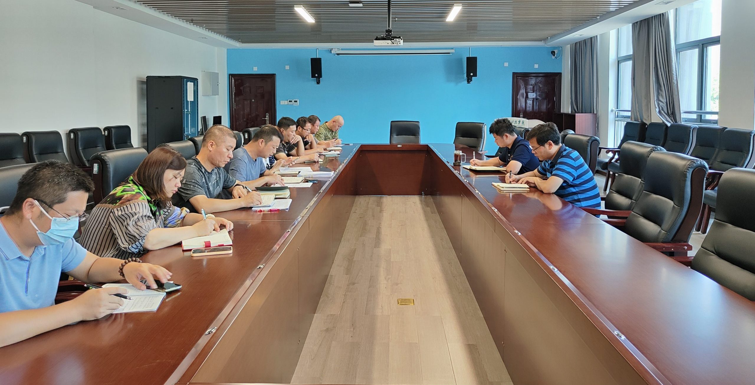 评估进行时 | 学校召开暑期建设中期检查暨推进会