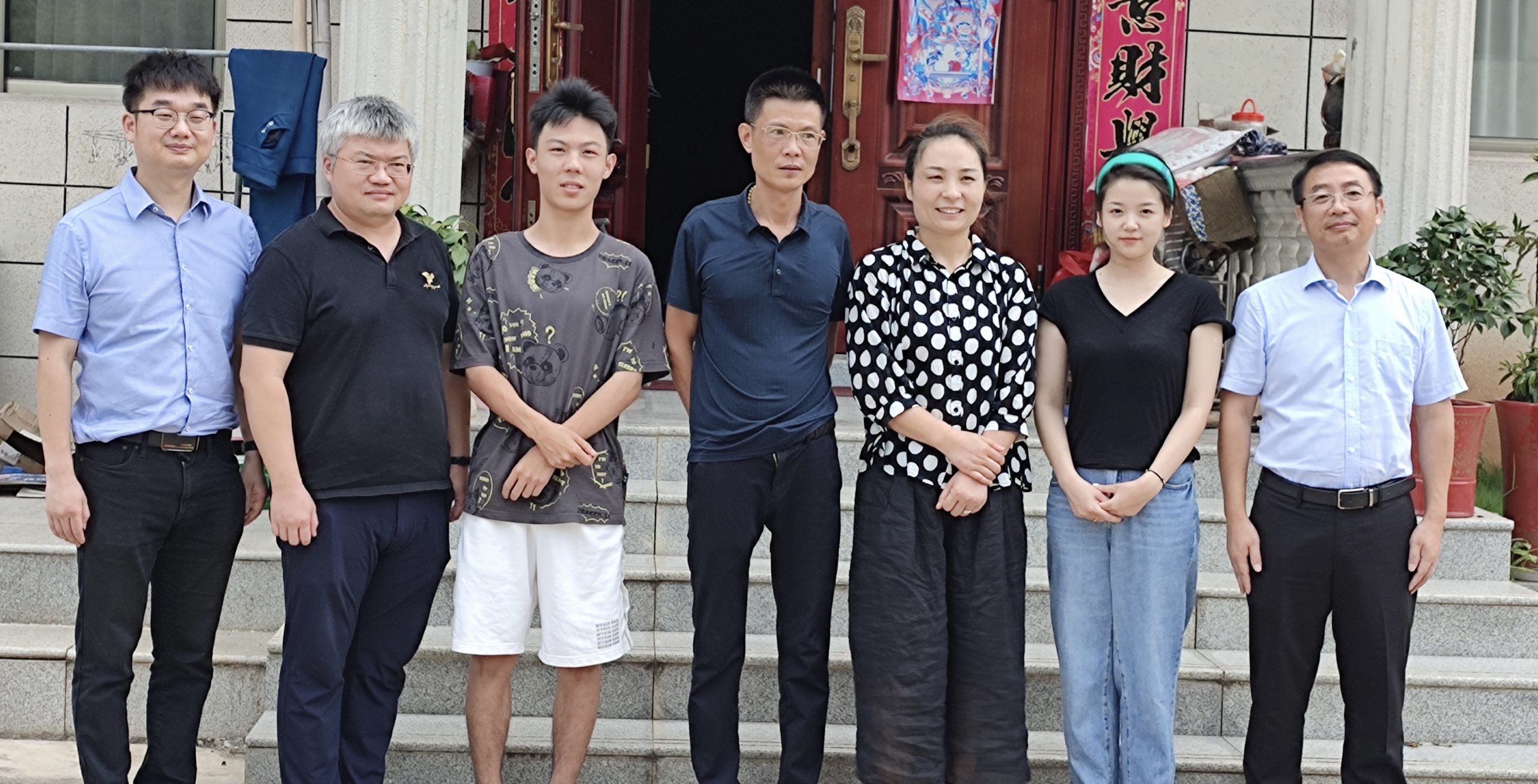 我校艺术与传媒学院深入开展暑期辅导员家访活动