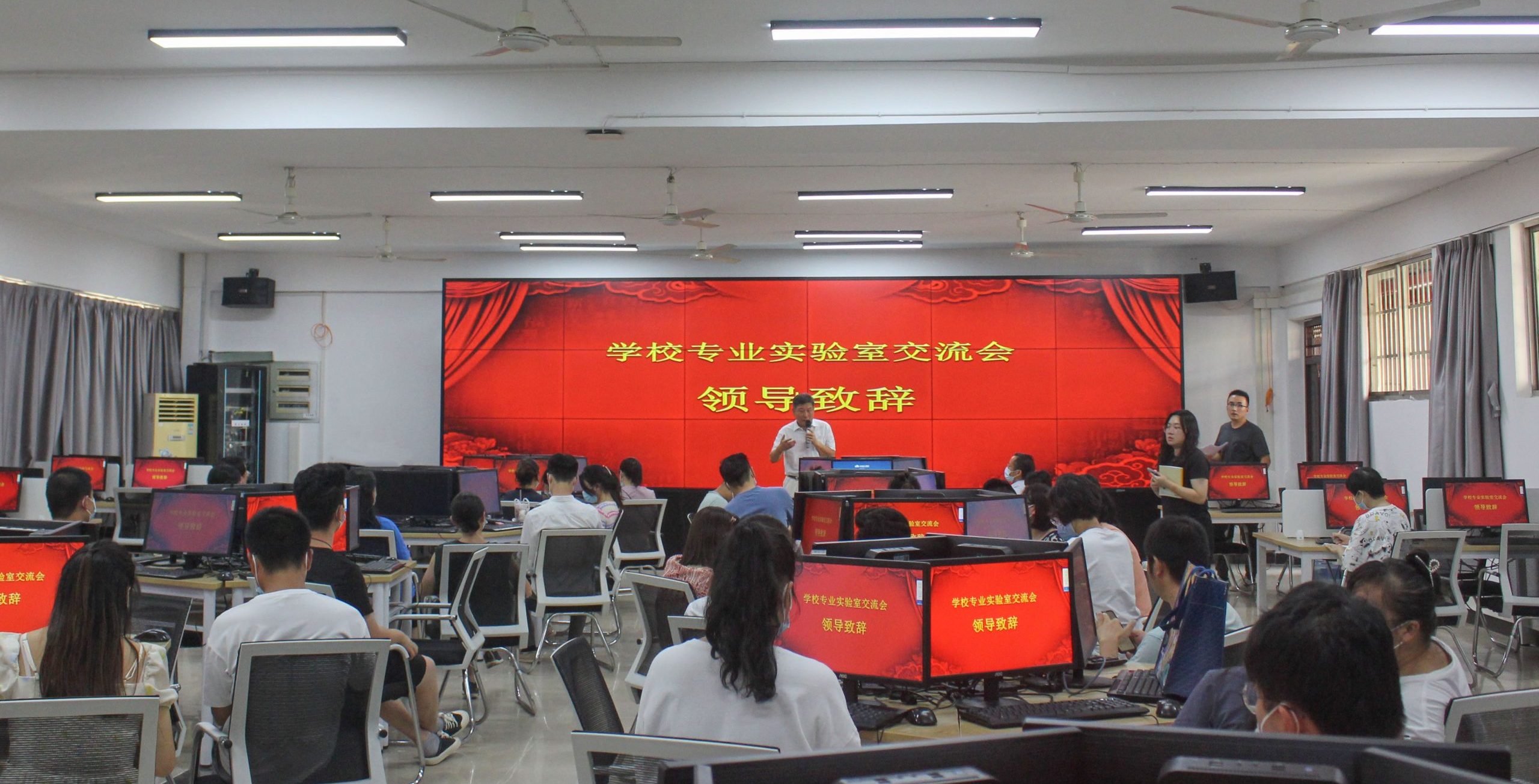 武汉工程科技学院召开专业实验室交流会