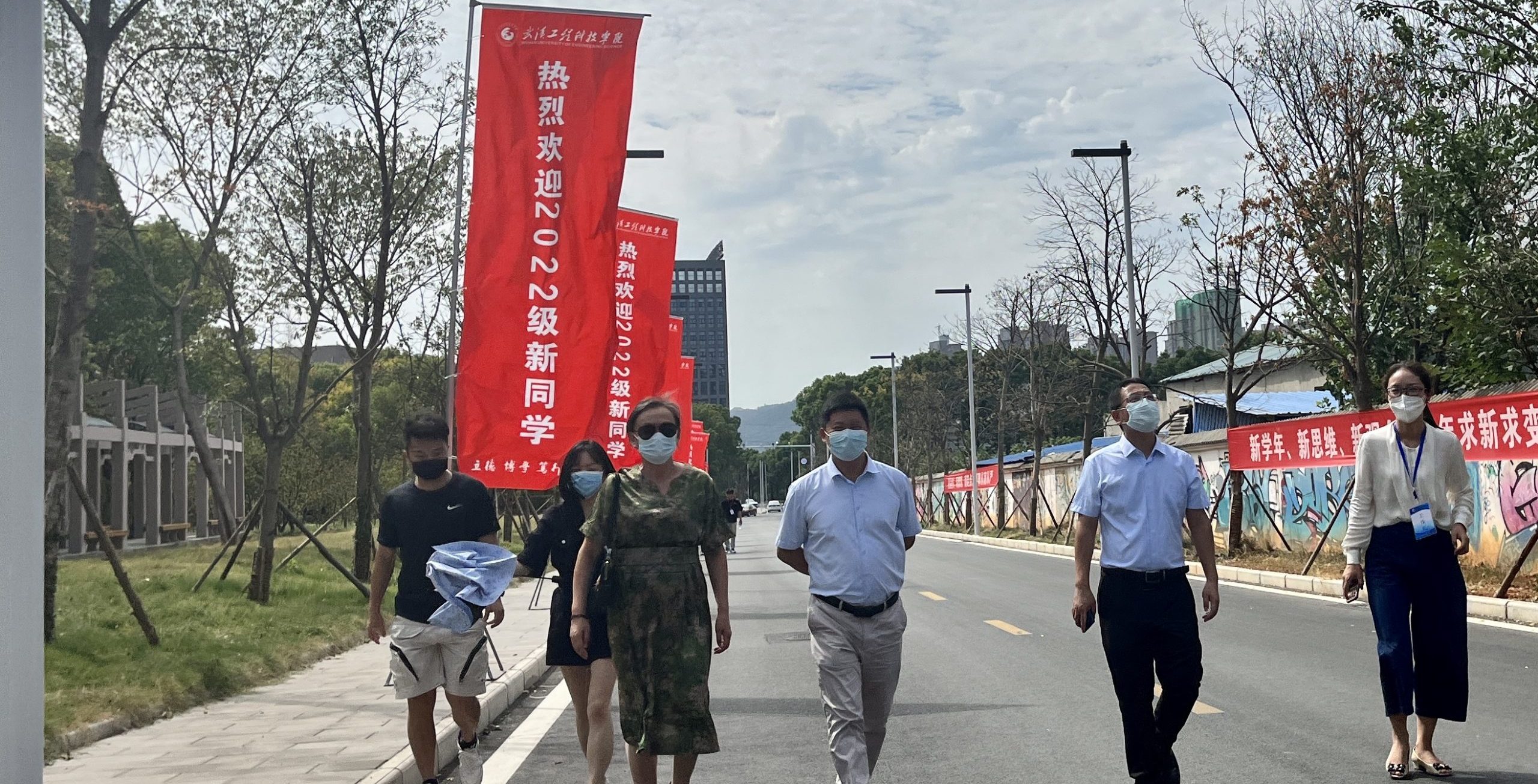 校领导检查2022年迎新准备工作