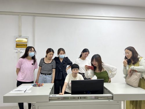 经管学院实验中心举行新设备软件培训会