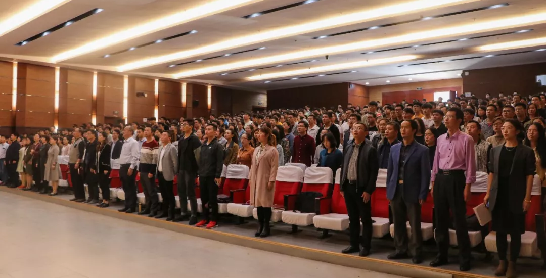 全体师生党员参加专题党课学习