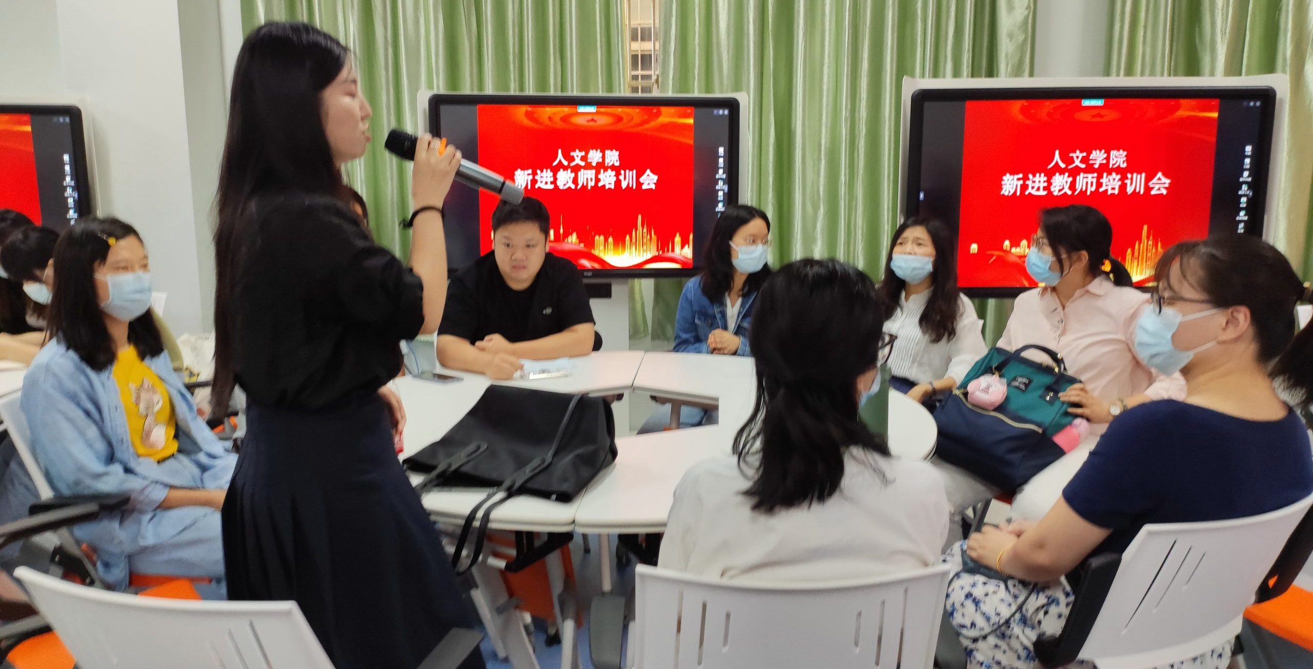 人文学院召开2022年度新进教师培训总结会