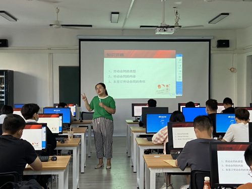 向名师学习 精进授课技能——经济与管理学院举办“教风建设月”名师示范课观摩活动