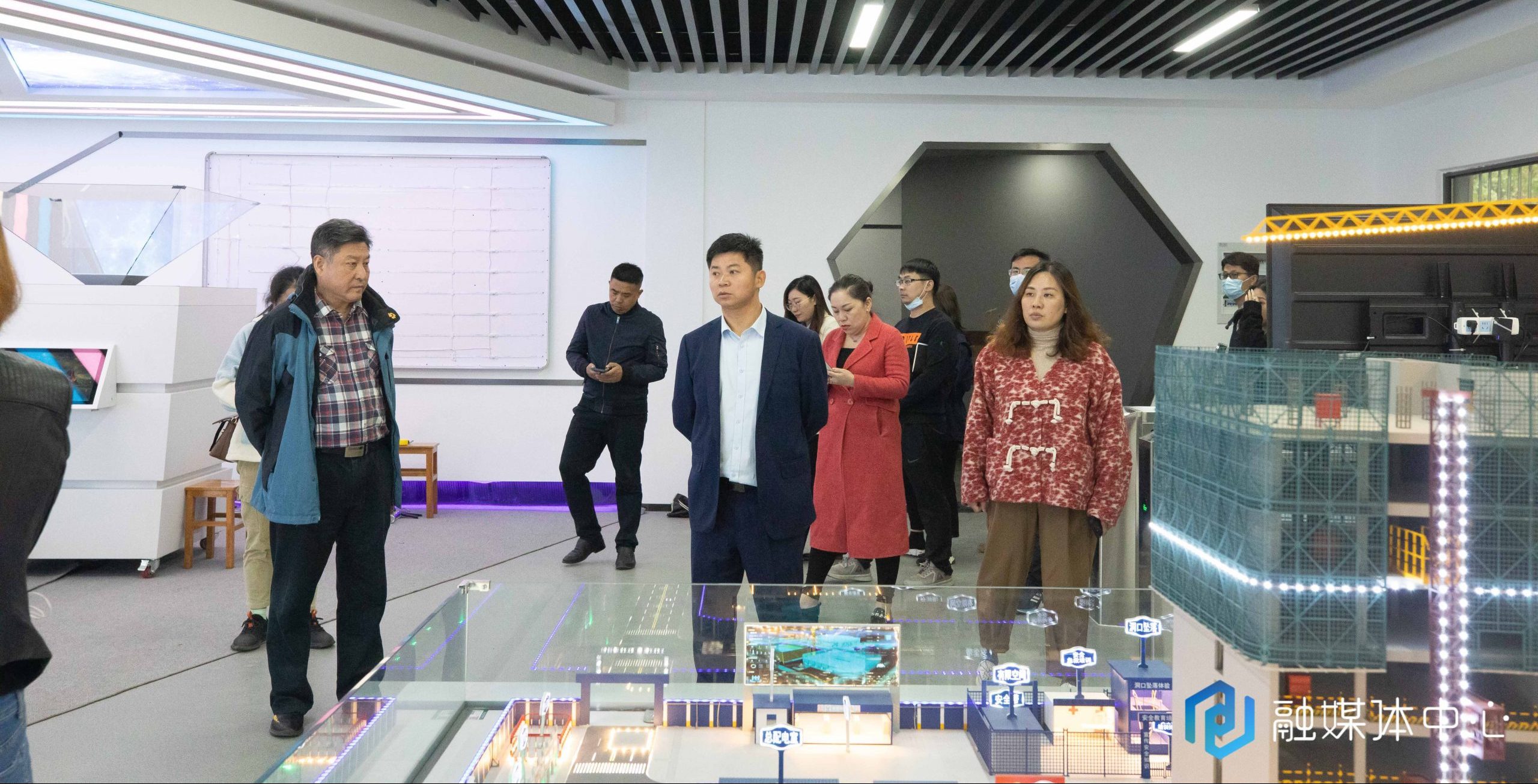 考前大练兵 | 武汉工程科技学院举行实验室考察、路线观摩演练活动