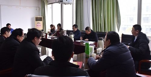 学校召开党委中心组学习扩大会议