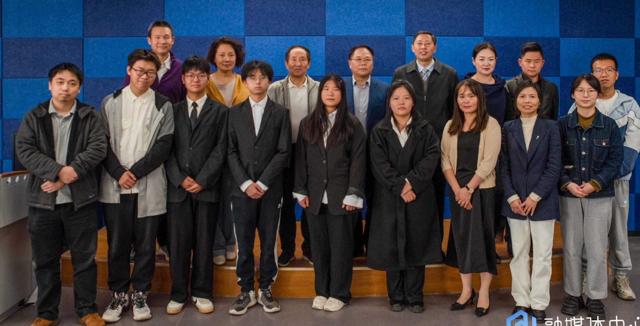 我校人文学院中文系人文写作中心成立暨红色剧本原创大赛作品研讨会圆满结束