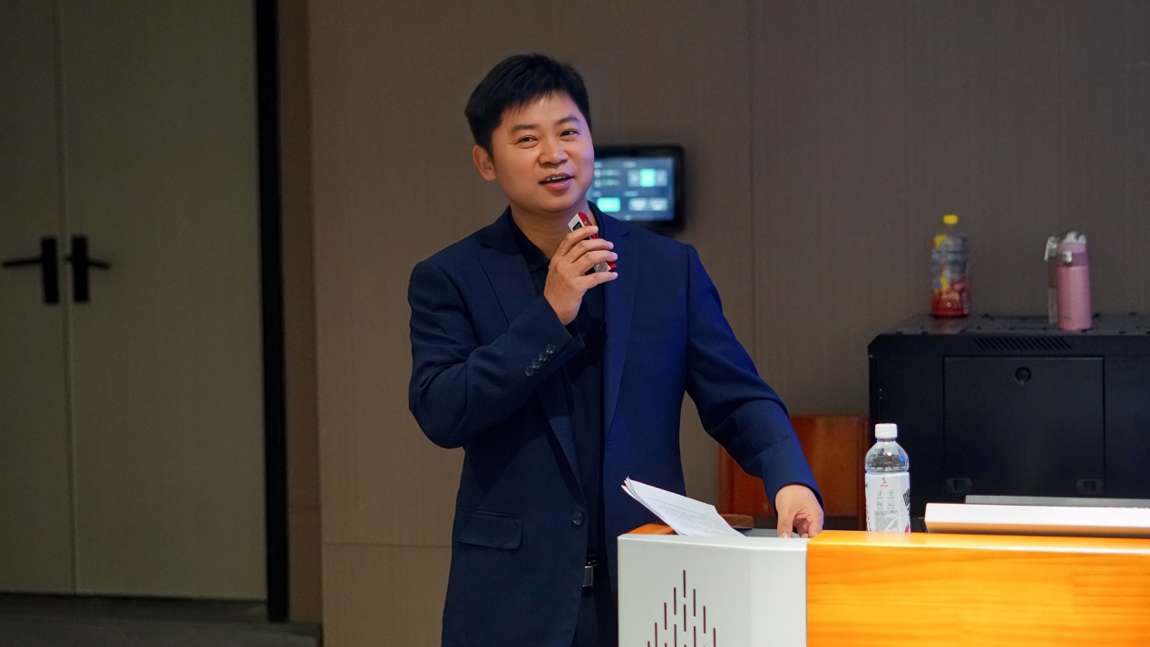 乌克兰危机演变及影响  ——学校副董事长、党委副书记、常务副校长王加青为艺传学院学生讲授形势与政策课