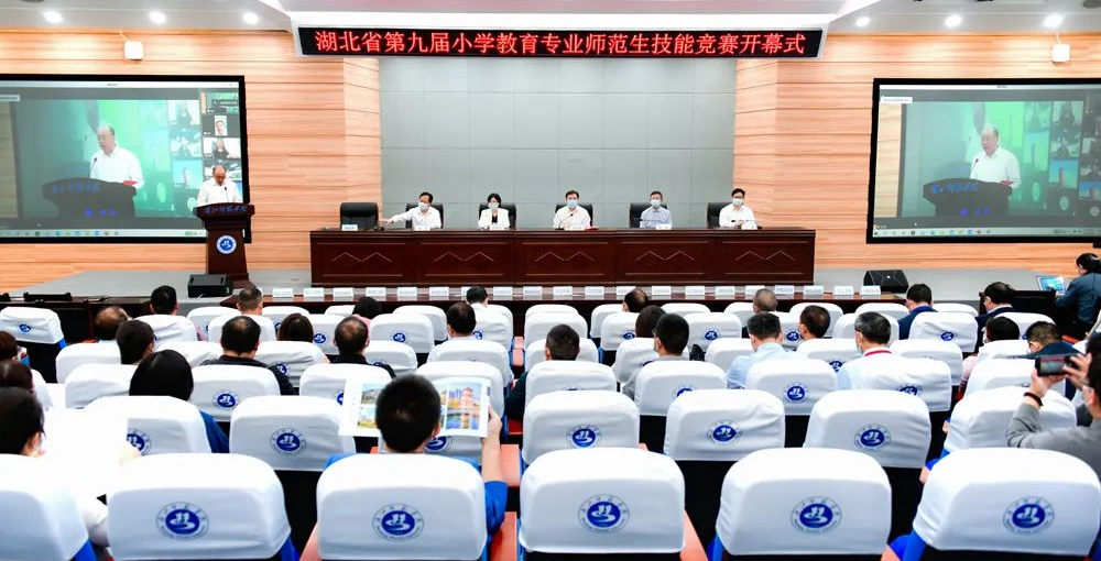 我校学子首次参加湖北省小学教育专业学生技能竞赛喜获佳绩